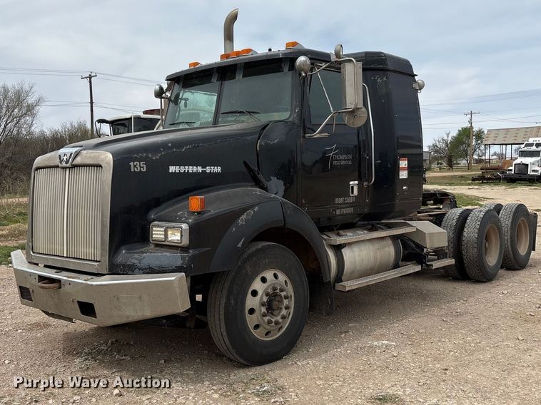 2007 Western Star 4900 semi truck - FC2069