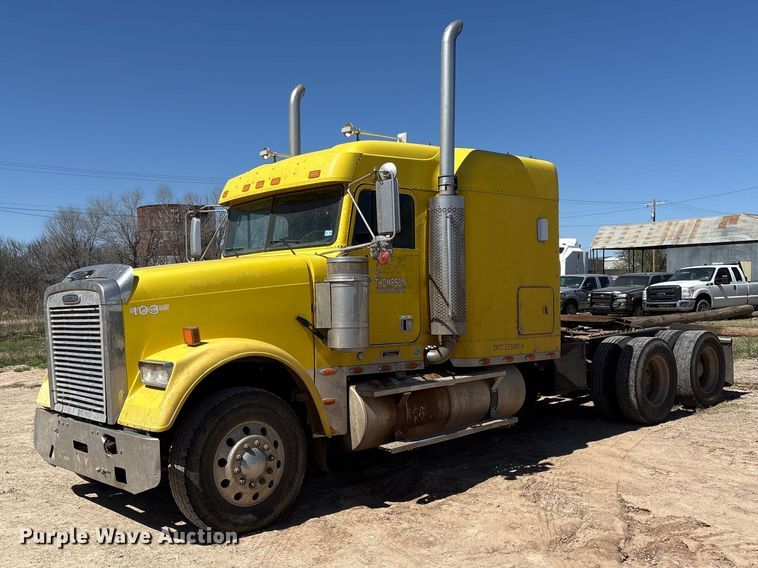 2007 Freightliner Classic semi truck - FC2084