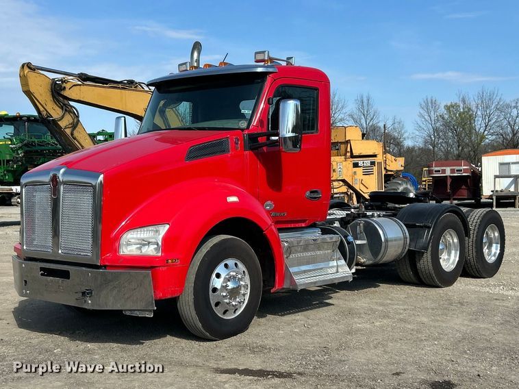 2018 Kenworth T880 semi truck - FC5375
