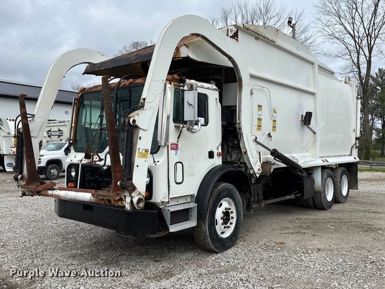 2008 Mack refuse truck - FG0220