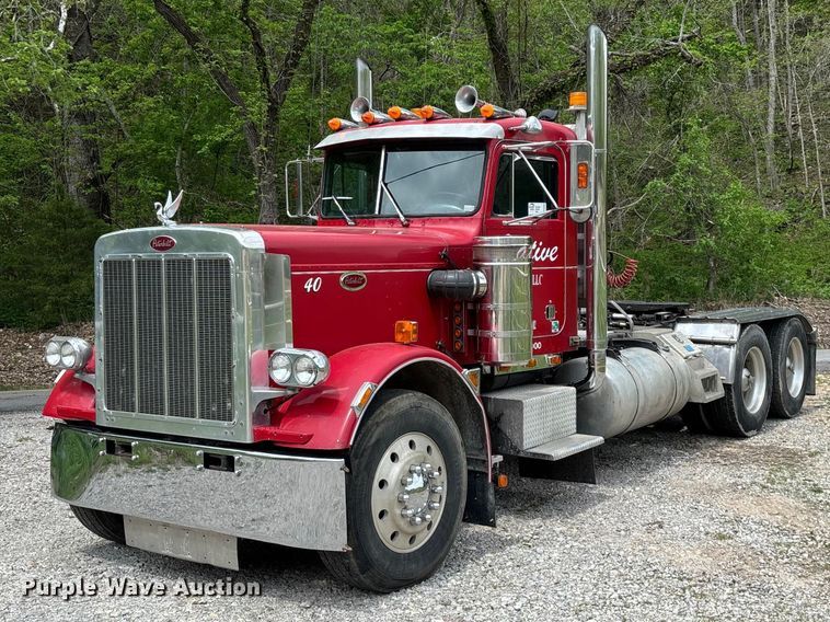 1981 Peterbilt 359 semi truck - FG0255