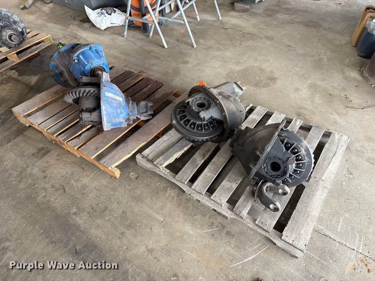 (4) Eaton Fuller rear ends - NK9215