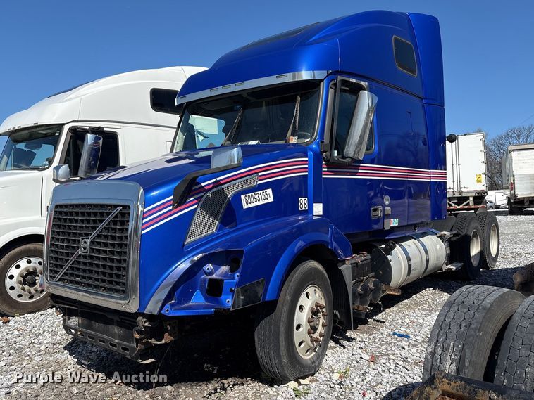 2017 Volvo VNL semi truck - YA1100