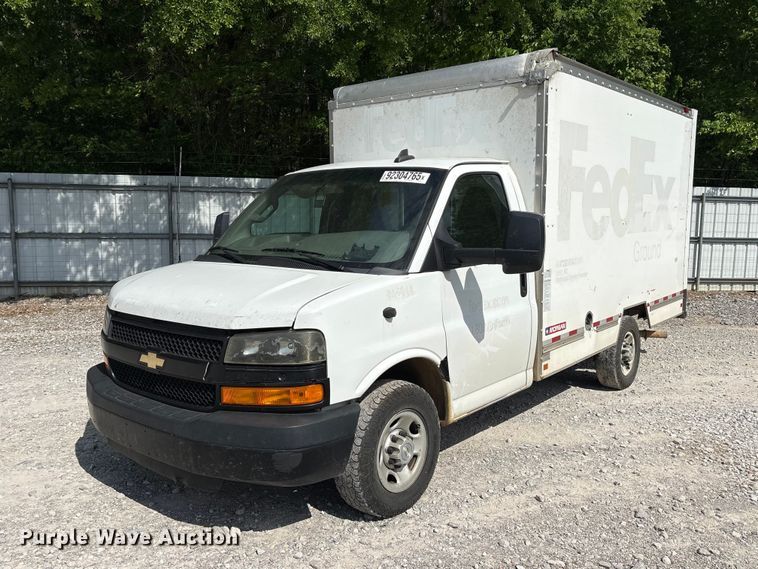 2020 Chevrolet Express 3500 delivery van - YA1528