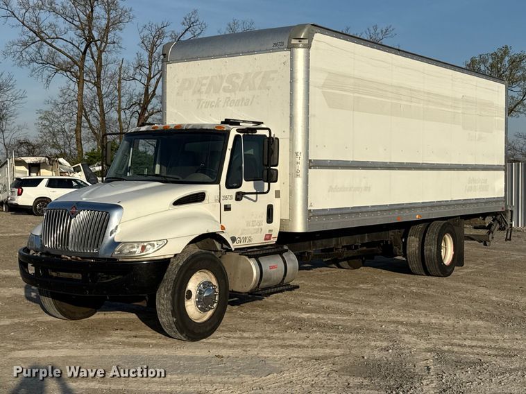 2018 International 4300 box truck - YA1788
