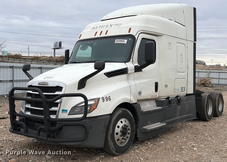 2019 Freightliner Cascadia semi truck - YA1867