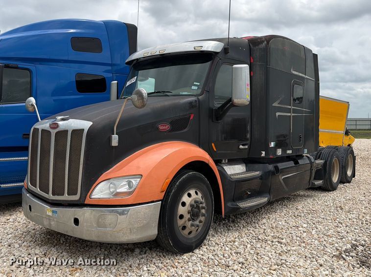 2015 Peterbilt 579 semi truck - YA2473