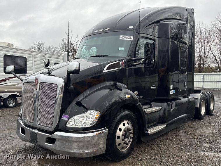 2020 Kenworth T680 semi truck - YA2727