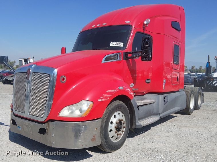2019 Kenworth T680 semi truck - YA2865