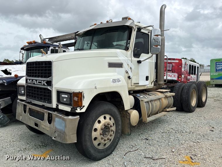 2021 Mack Pinnacle semi truck - YA2989