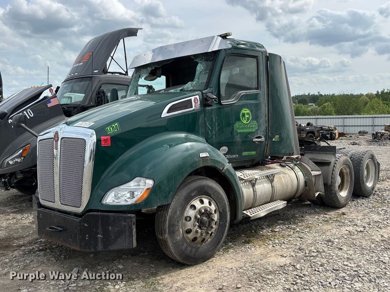 2019 Kenworth T680 semi truck - YA3139