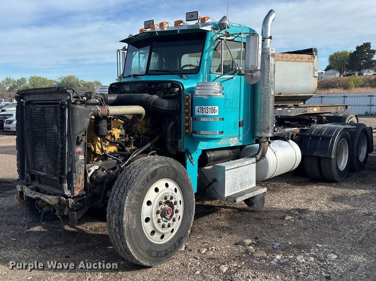 2000 Peterbilt 379 semi truck - YA3156