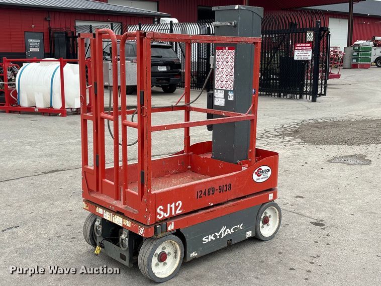 2017 Skyjack SJ12 vertical lift - DO5200