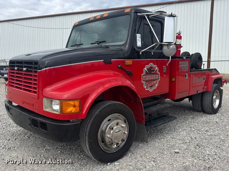 1997 International 4700 tow truck - DO8481