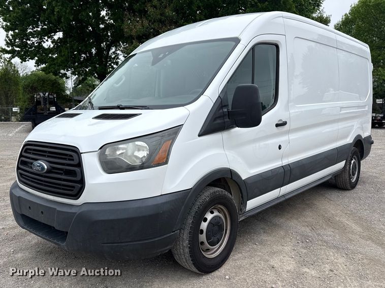 2017 Ford Transit 250 van - DO8504
