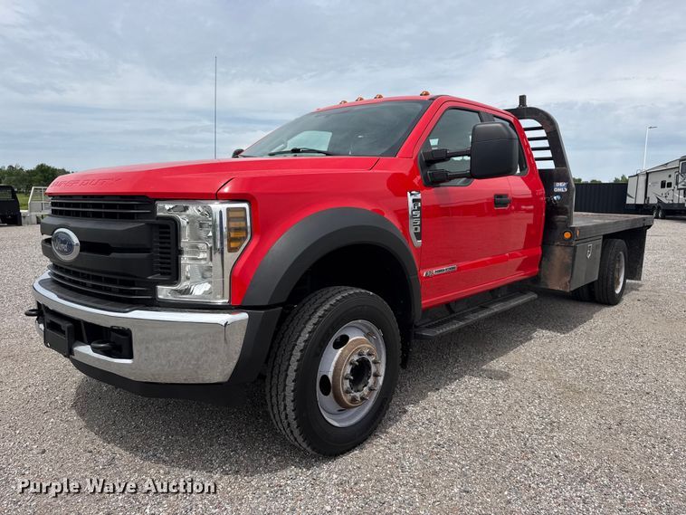 2019 Ford F550 Ext. Cab flatbed truck - DO8522