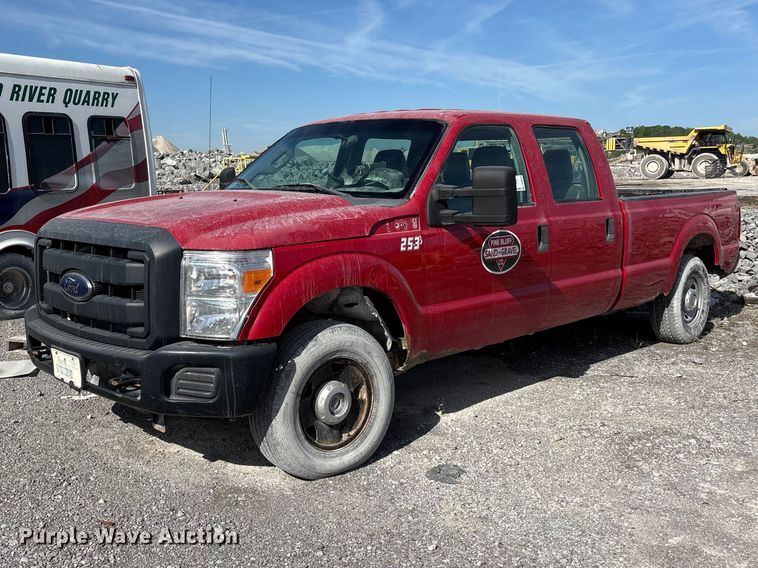 2013 Ford F250 Super Duty Crew Cab pickup truck - DT0222