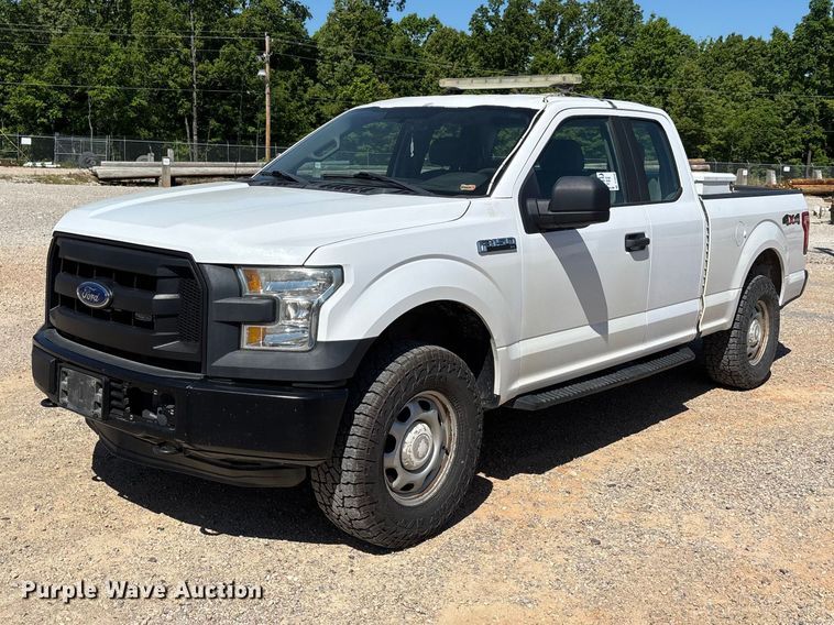 2015 Ford F150 Ext. Cab pickup truck - DT0230