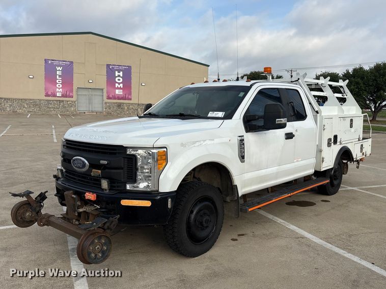 2017 Ford F250 Super Duty XL utility bed pickup truck - DV8500