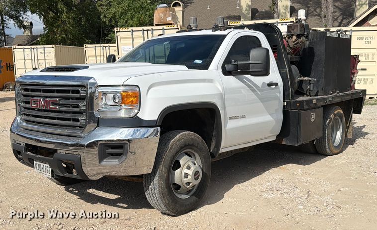 2018 GMC Sierra 3500HD flatbed pickup truck - DX5884