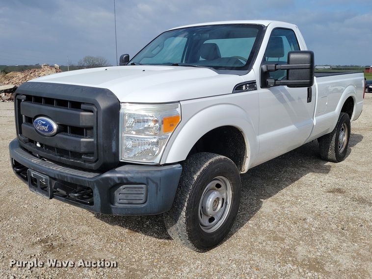 2011 Ford F250 Super Duty pickup truck - DZ7023