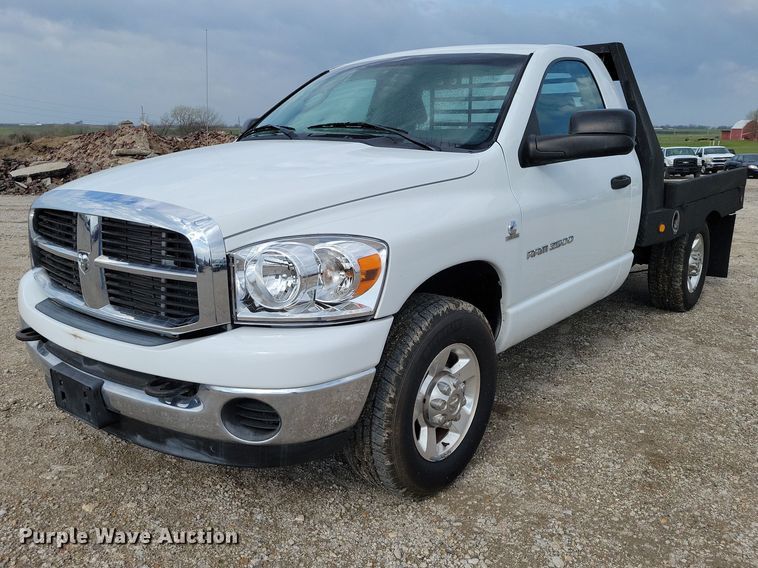 2006 Dodge Ram 2500 flatbed pickup truck - DZ7024