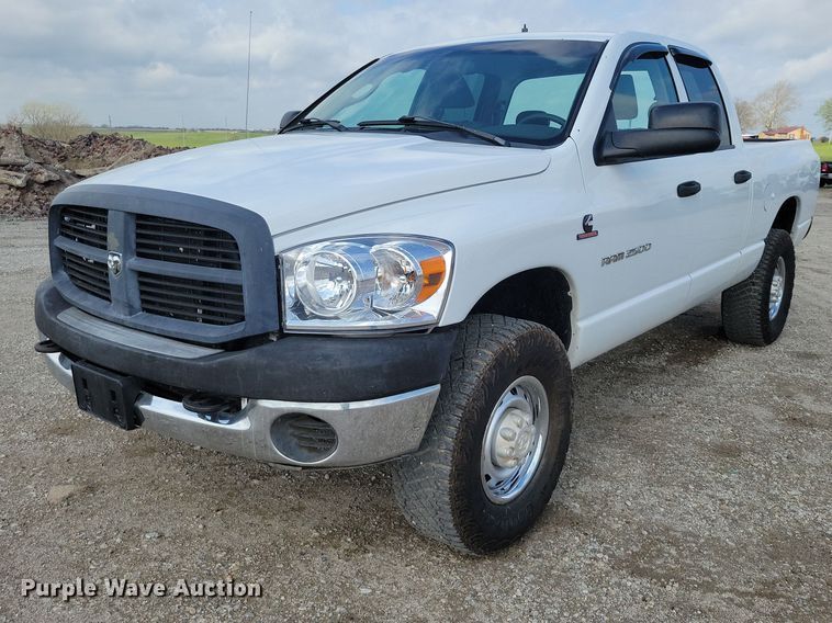 2006 Dodge Ram 2500 Ext. Cab pickup truck - DZ7027
