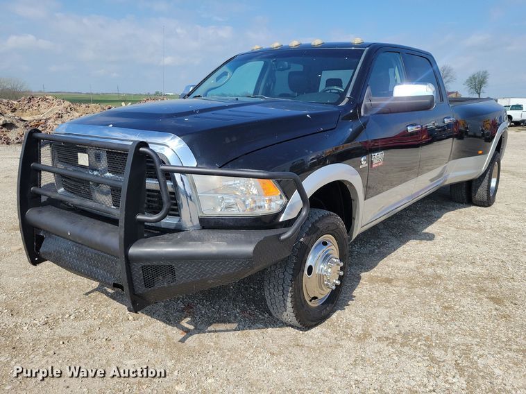 2010 Dodge Ram 3500 Crew Cab pickup truck - DZ7028