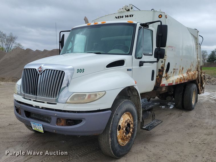 2011 International MA035 refuse truck - DZ7036