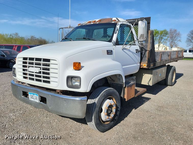 2001 GMC C6500 flatbed truck - DZ7058