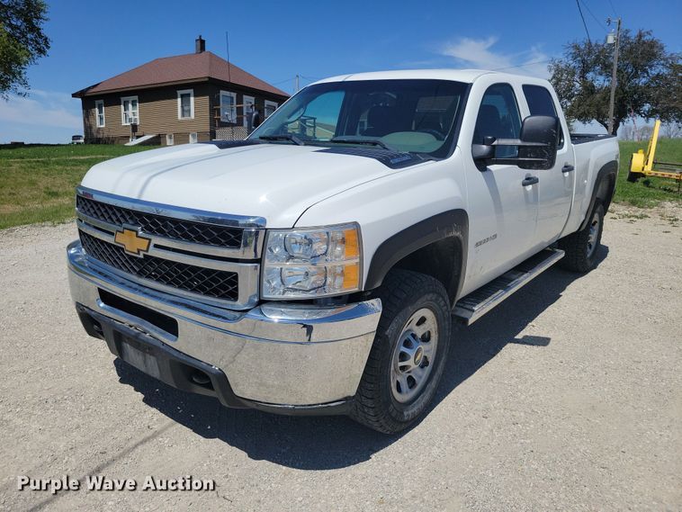2012 Chevrolet Silverado 2500HD Crew Cab pickup truck - DZ7061