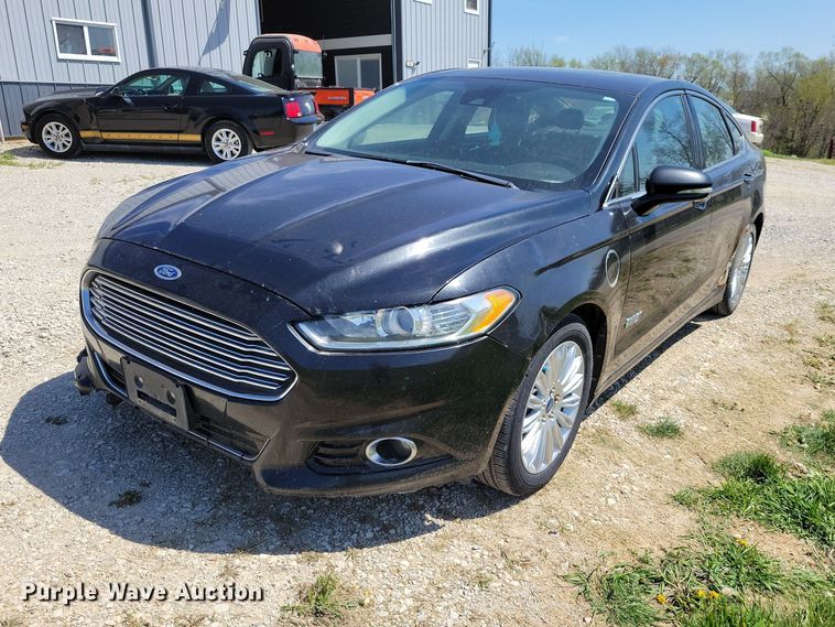 2013 Ford Fusion   - DZ7062