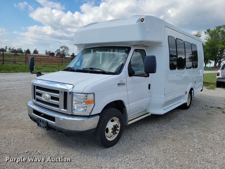 2014 Ford E450 shuttle bus - DZ7083