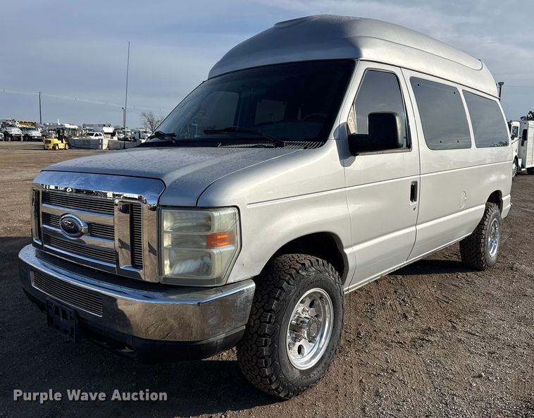 2008 Ford E350 handicap accessible van - EG1935