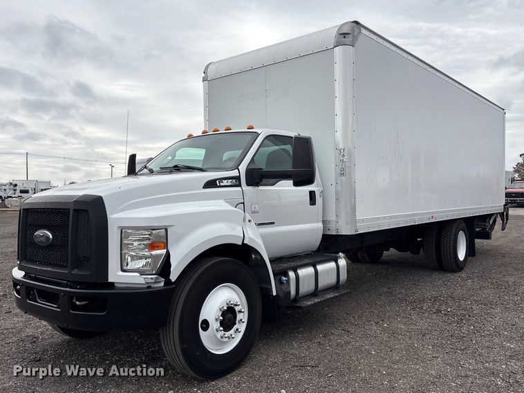 2016 Ford F650 box truck - EG8922