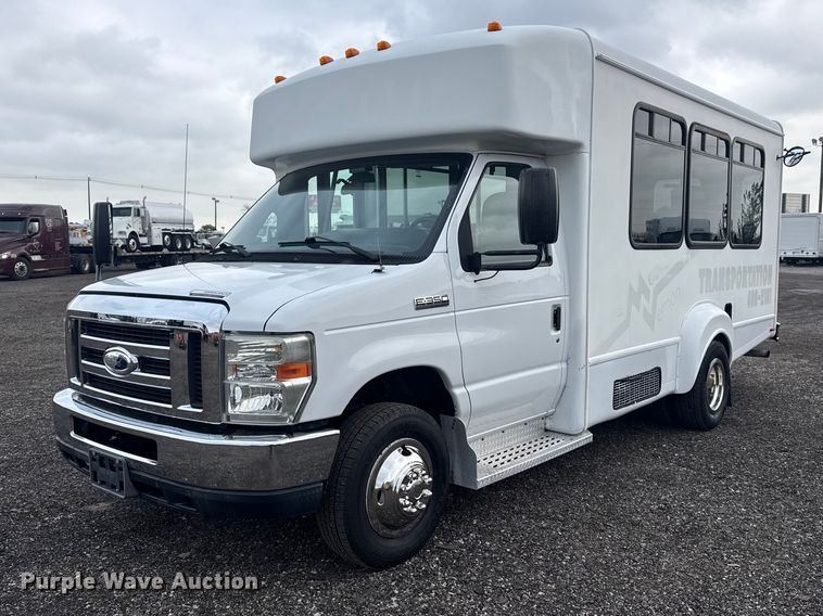 2015 Ford E350 shuttle bus - EG8931