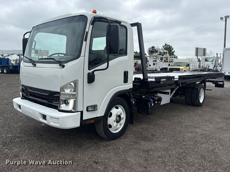 2022 Isuzu NRR rollback truck - EG8940