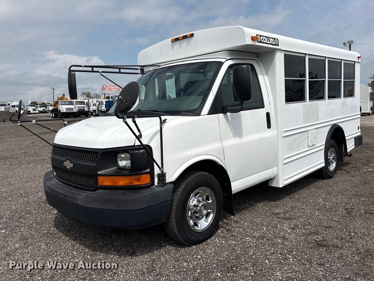 2007 Chevrolet Express 3500 shuttle bus - EG8981