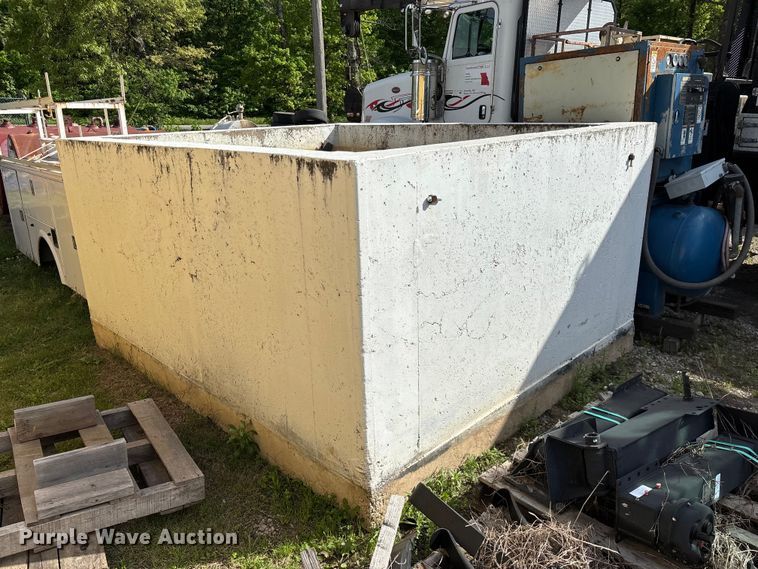 Concrete fuel tank enclosure - EO4209