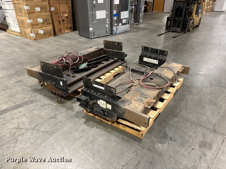 Tommy Gate Co (2) Lift tailgates - EO4212