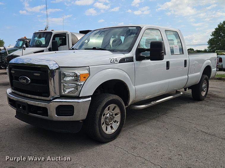 2015 Ford F350 Crew Cab pickup truck - EO7300