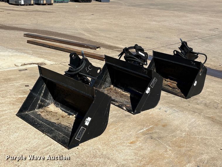 (3) 2024 GIYI 5T mini excavator buckets - ES8820