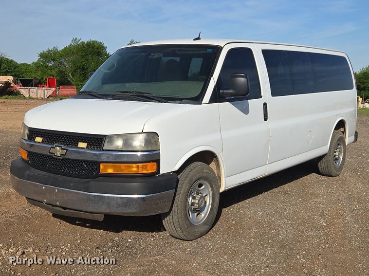 2015 Chevrolet Express 3500 van - ET5070