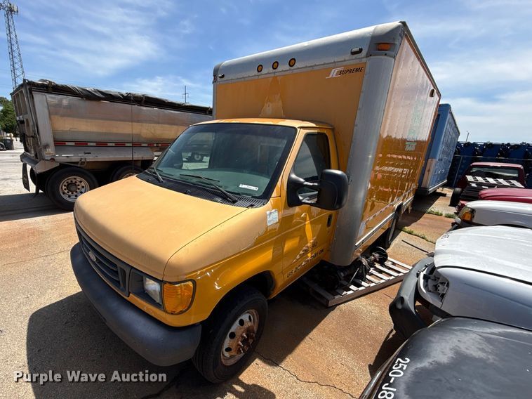 2003 Ford E450 box truck - ET6040