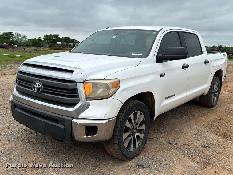 2014 Toyota Tundra Crew Cab pickup truck - ET6066