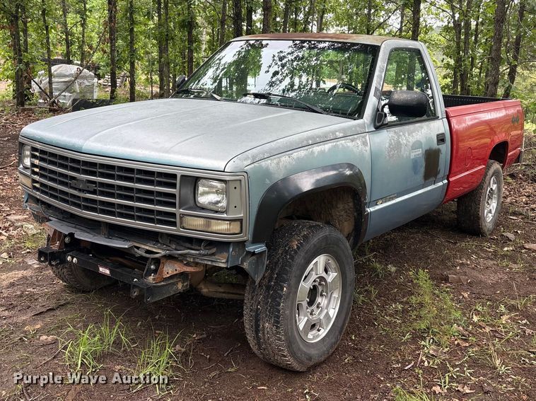 1988 Chevrolet GMT-400 pickup truck - EU5513