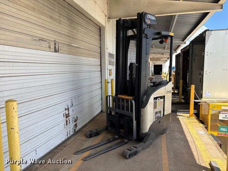 2017 Crown RR5725-35 reach truck - EU7487