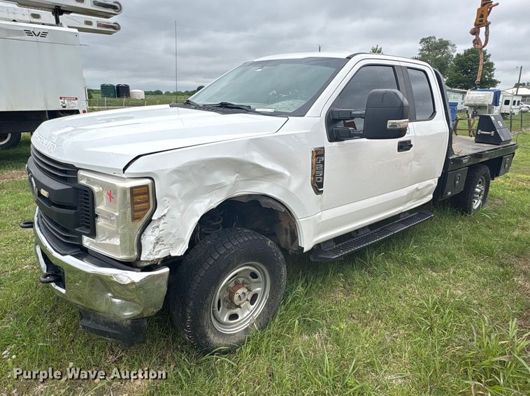 2019 Ford F250 Super Duty XL Ext. Cab flatbed pickup truck - EW1540