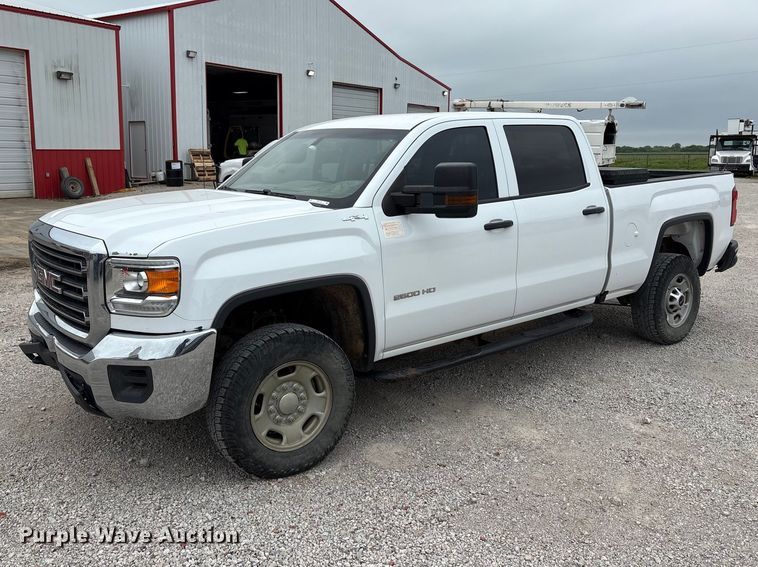 2019 GMC Sierra 2500HD Crew Cab pickup truck - EW1543