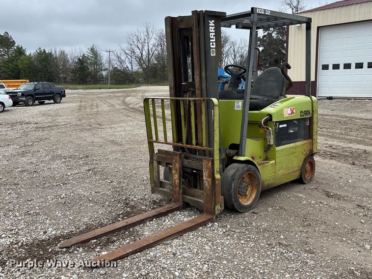 Clark ECG32 forklift - FB3417